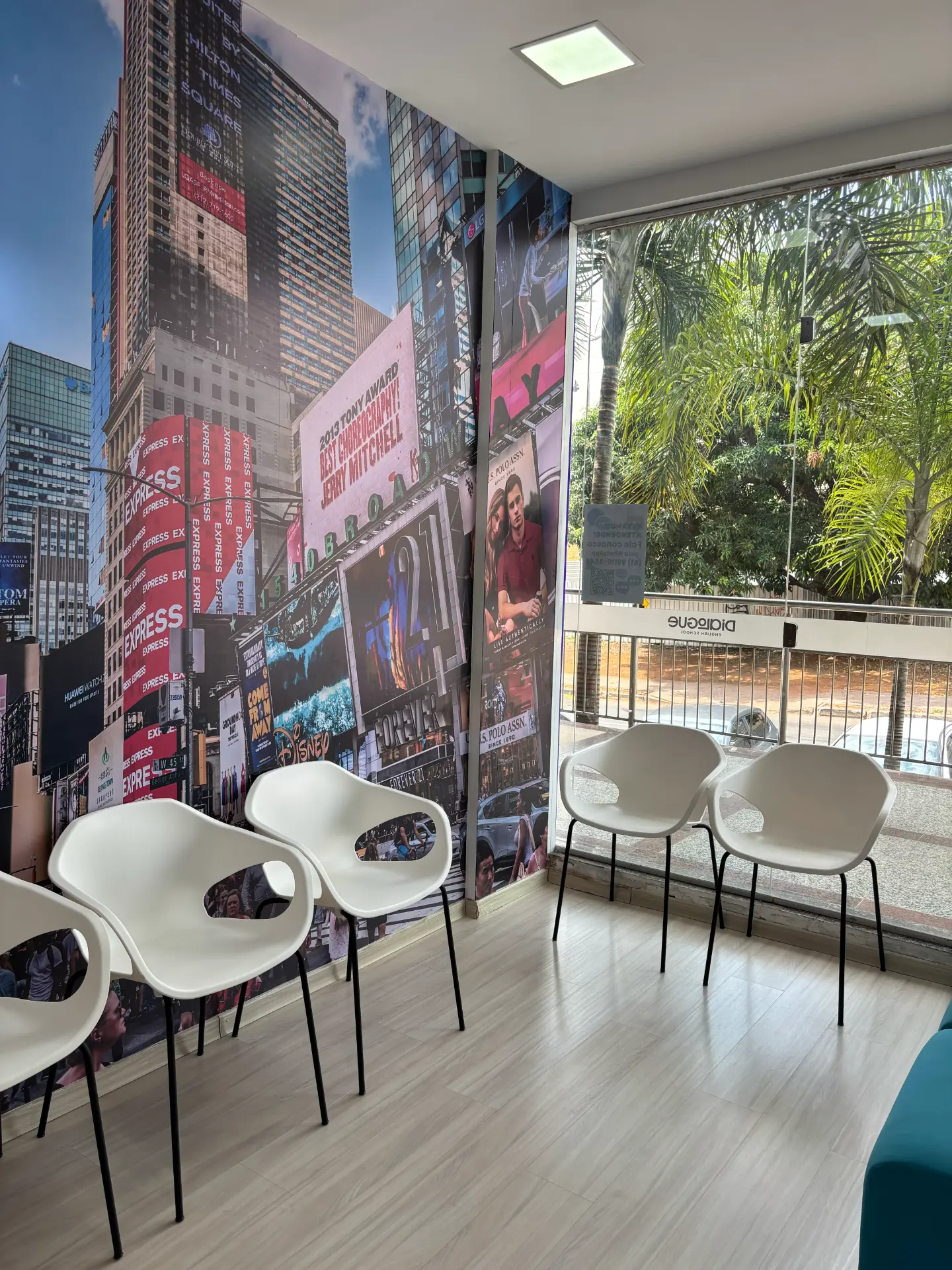 Ambiente da escola de inglês Dialogue em Águas Claras
